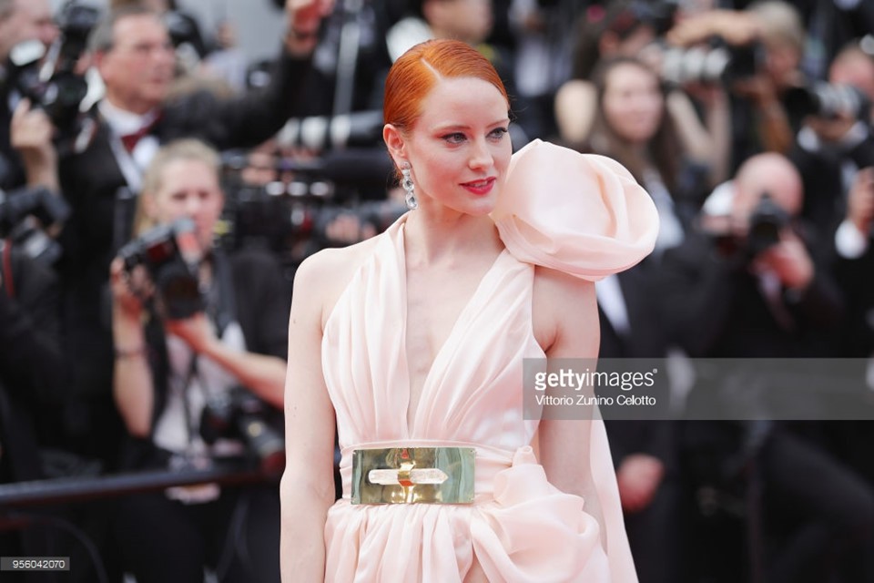 Thảm đỏ Cannes 2018: Phạm Băng Băng gây thất vọng vì kém sang, sao Hollywood khoe ngực triệt để
